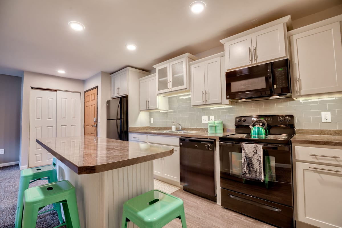 Photos of Berrytree Apartments near Michigan State University East